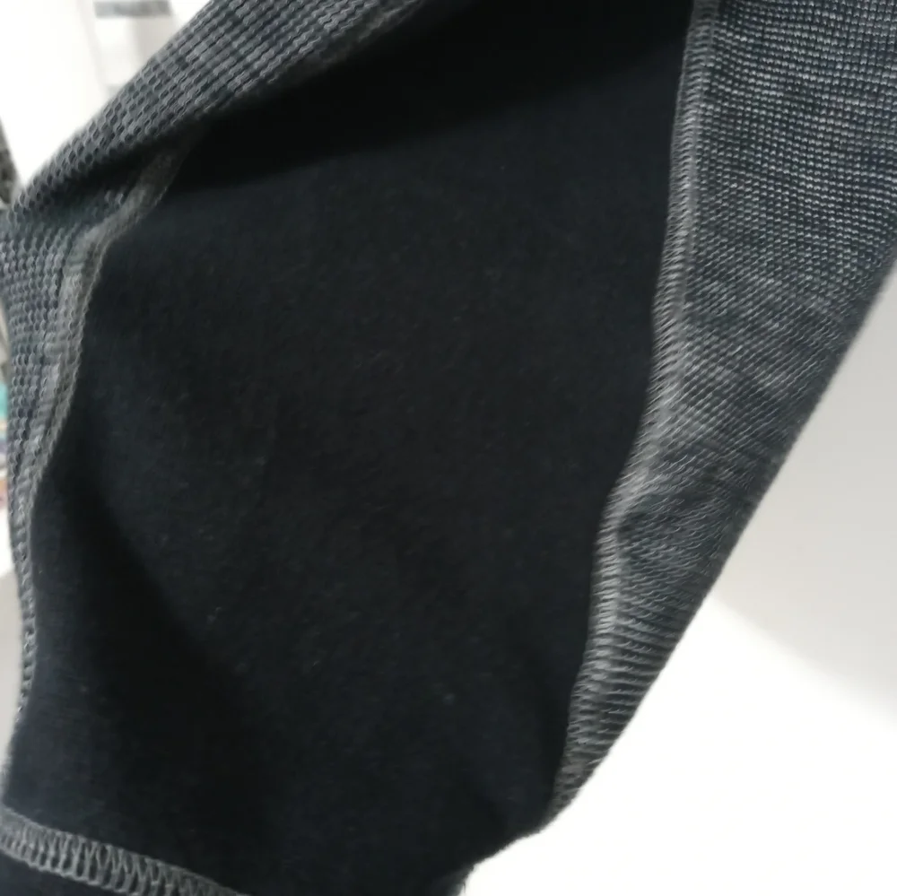 Rock & Republic short sleeve Contrasting Black White Stretch Henley Metal Button